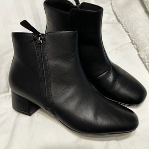 Excellent condition. Black Clark’s brand ankle boots